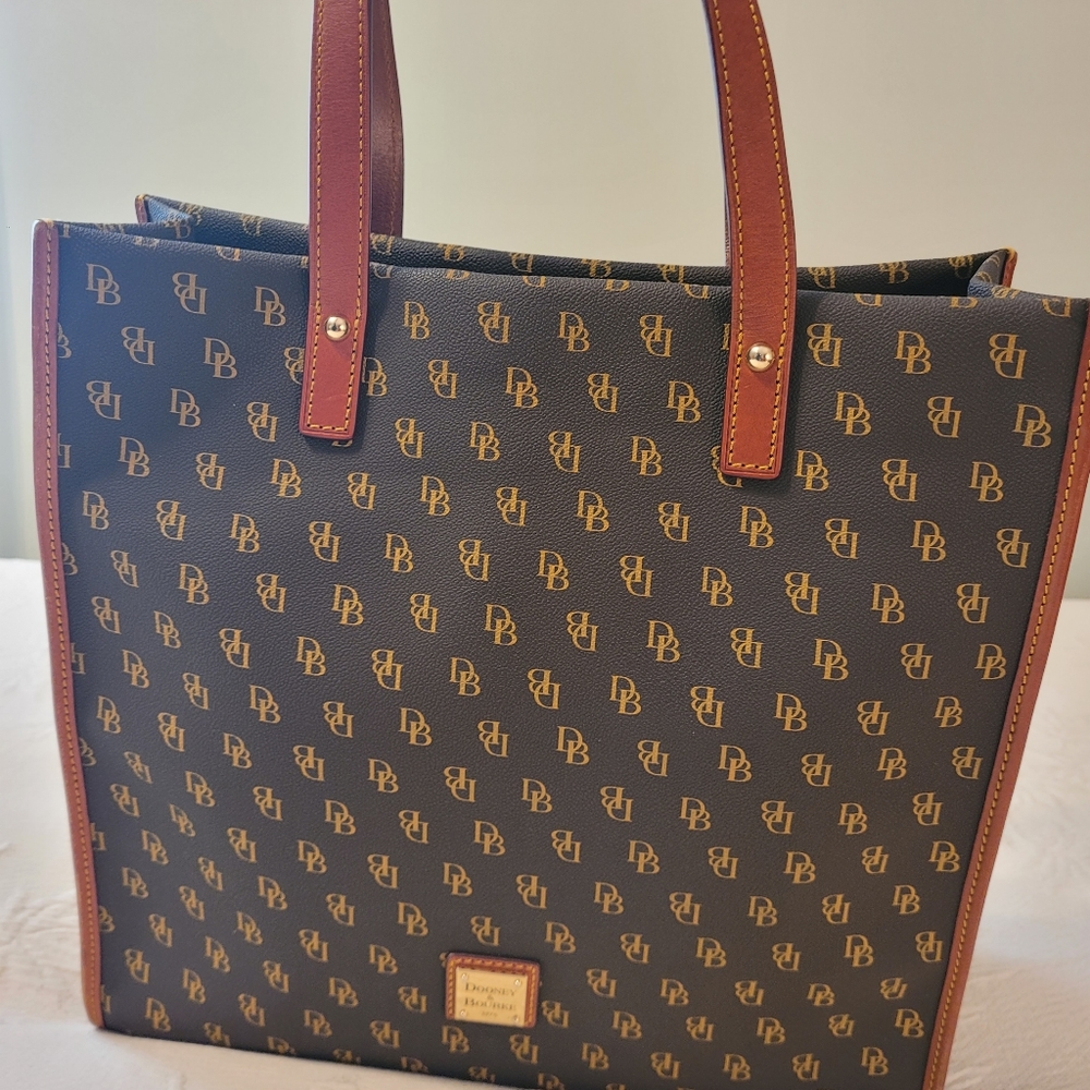 Dooney & Bourke Gretta Market Tote